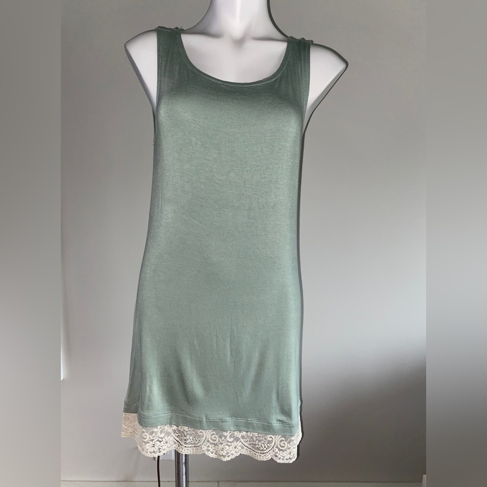 LOGO Lori Goldstein tank top with lace hemline